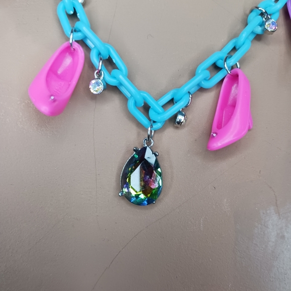 Vintage Barbie Doll High Heel Shoe Necklace. - Picture 4 of 4
